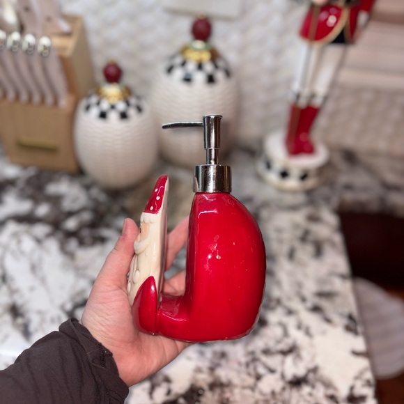 Johanna Parker Santa Claus Soap/Sponge Holder - Picture 4 of 6